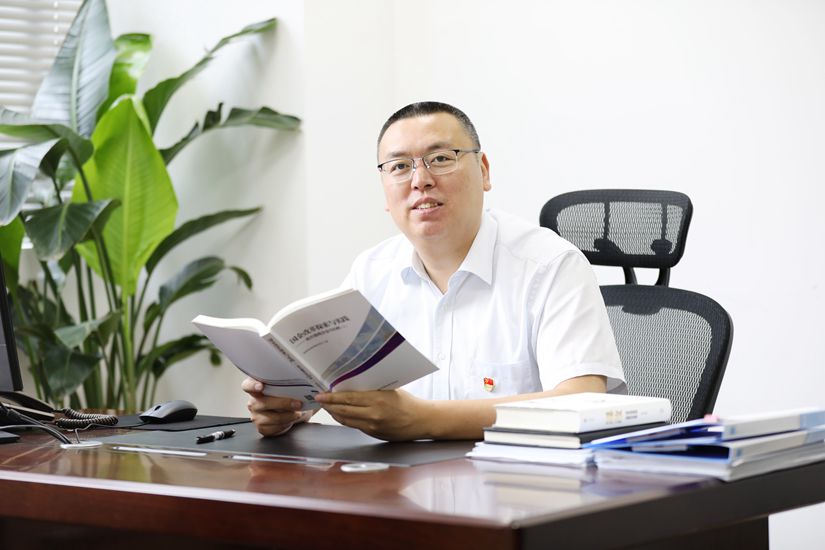 优秀共产党员“模范之星” ——8455线路检测投融资管理部部长王波