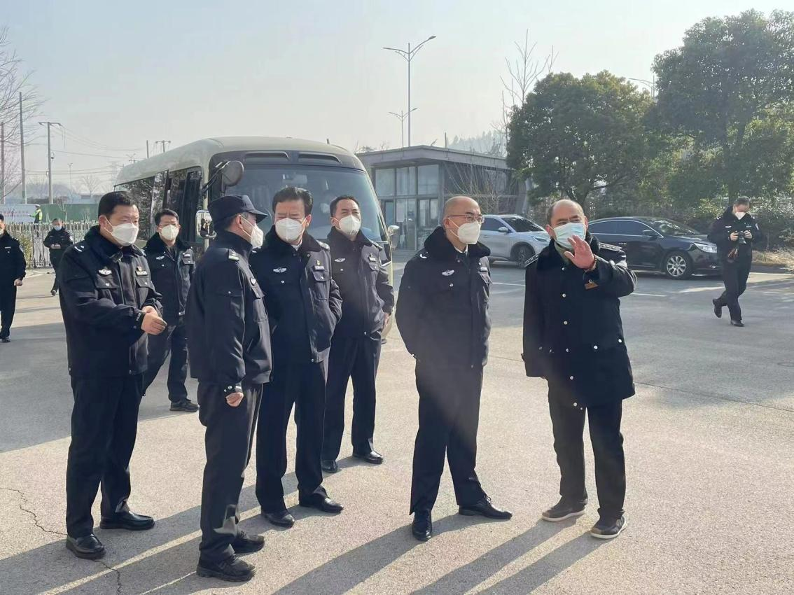 徐州市副市长、市公安局局长杨健莅临汽车客运东站督导检查